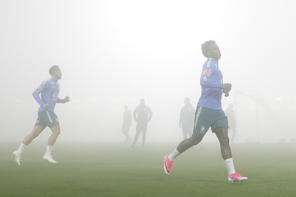 Vini Jr, em treino da Seleção na Granja Comary — Foto: Rafael Ribeiro / CBF