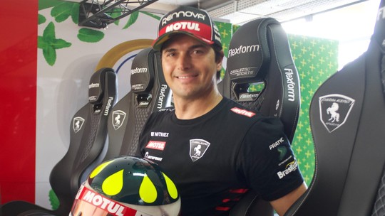 Nelsinho Piquet faz homenagem a Wilson Fittipaldi Jr. na Stock Car