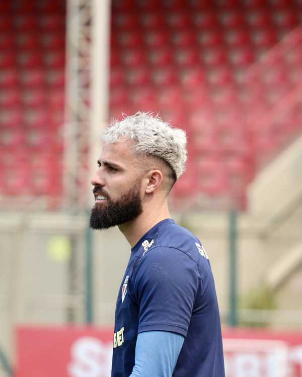 TIME MEXIDO? São Paulo encerra preparação e deve ter reservas em campo contra o Vitória