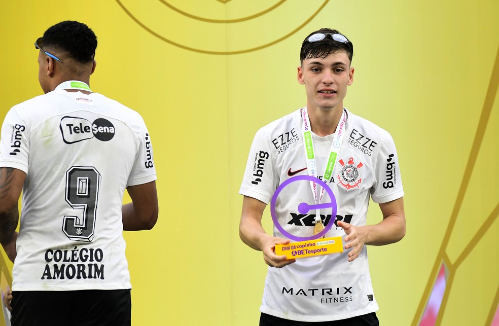 Breno Bidon foi eleito o melhor jogador da Copinha — Foto: Marcos Ribolli