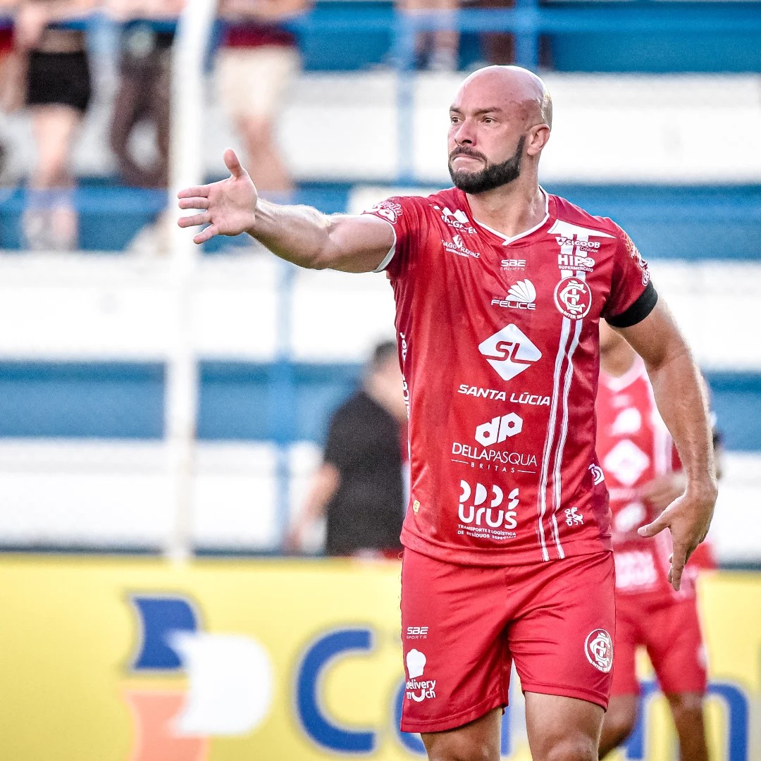 Marília mira acesso com atacante experiente da A3