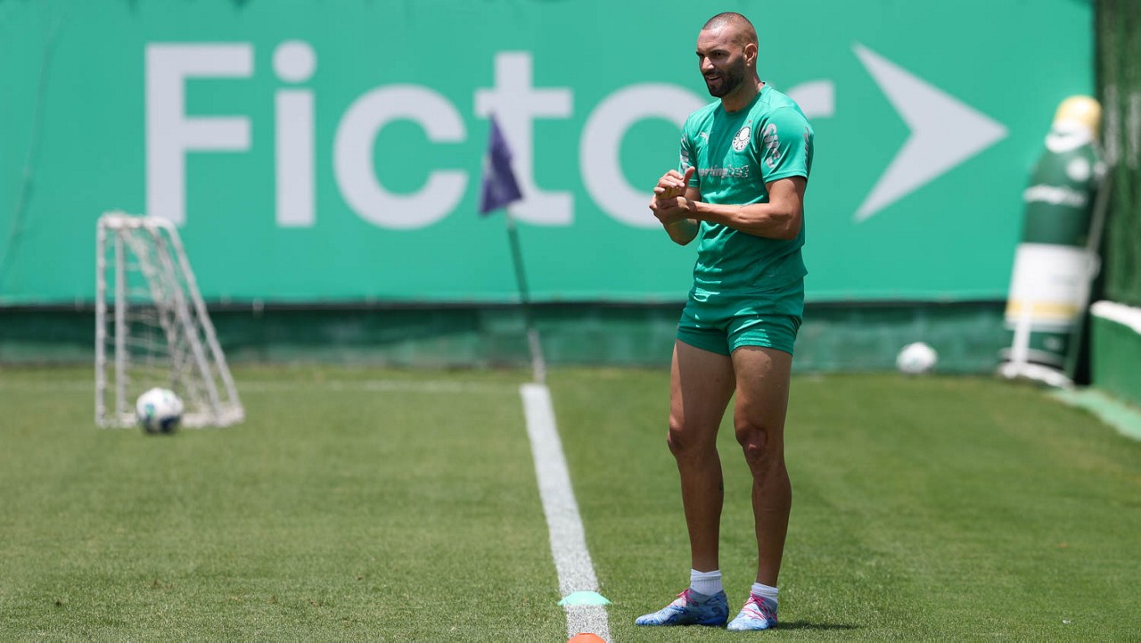 Weverton faz treino com limitações e Palmeiras se prepara para desafios em sequência decisiva
