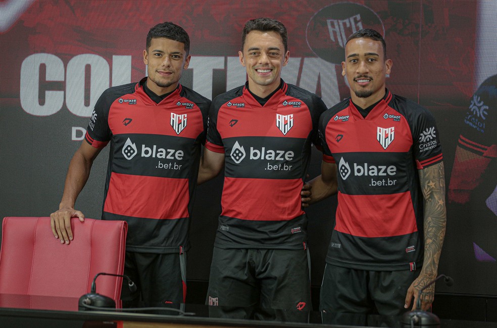 Vitinho, Matheus Ribeiro e Guilherme Lopes, reforços do Atlético-GO — Foto: Bruno Corsino/ACG
