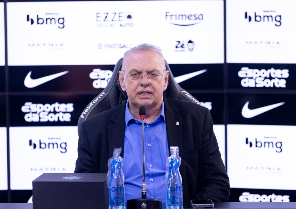 Presidente do Corinthians, Osmar Stabile, na apresenta��o do executivo Marcelo Paz no CT Dr. Joaquim Grava � Foto: Rodrigo Coca/Ag�ncia Corinthians