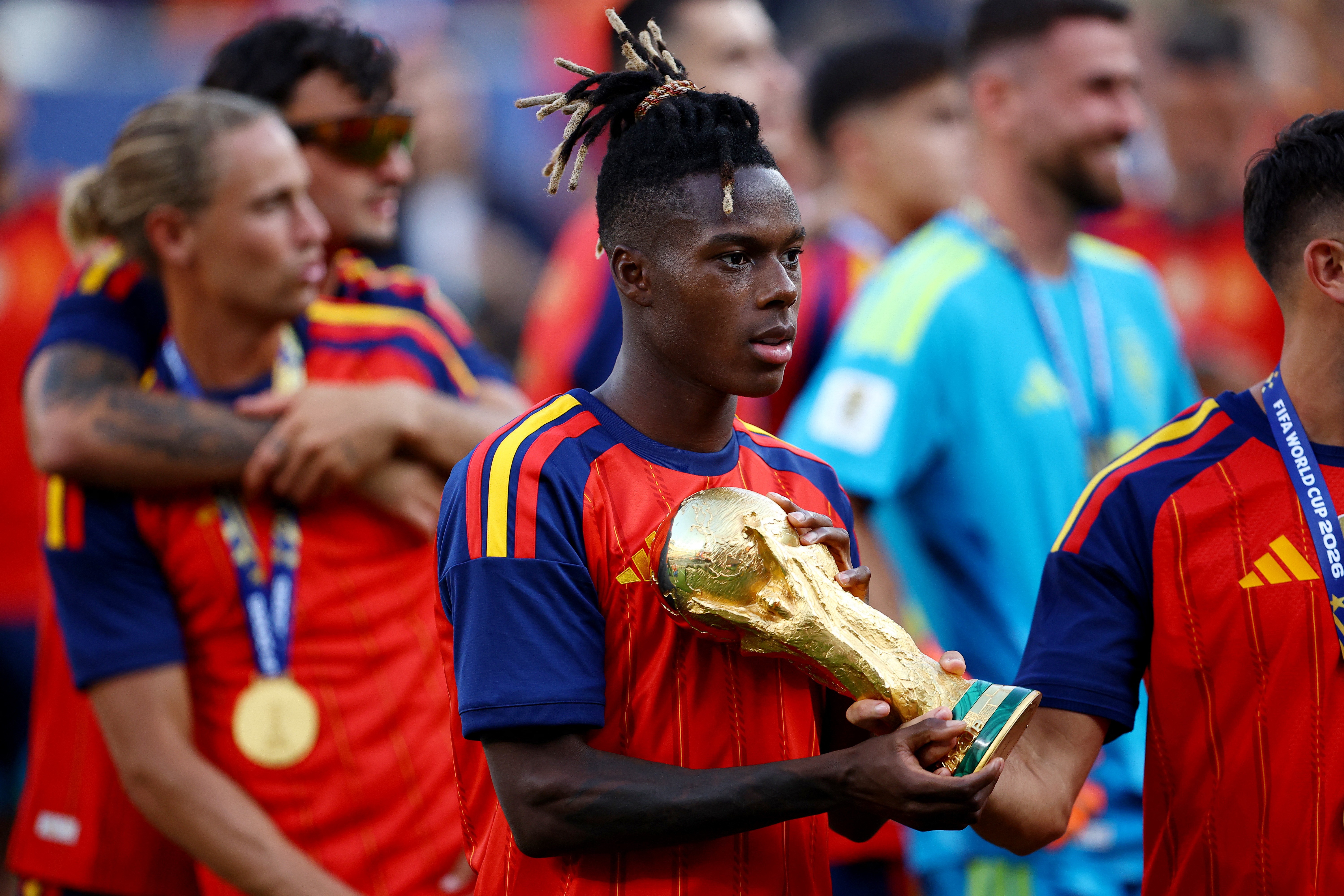 Nico Williams supera seis lesões para ganhar a Copa: "Comi m..., agora beijo o santo"