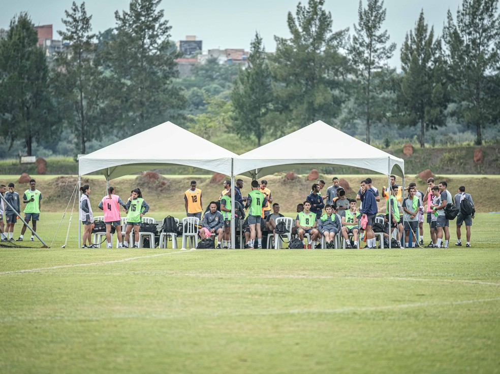 Treinamento de árbitros da Federação Paulista de Futebol no CT do Atlético Sorocaba  — Foto: Neto Bonvino/Agência Paulistão