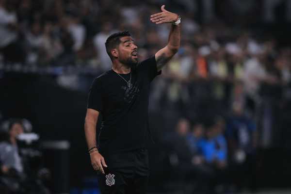 Auxiliar de António destaca importância da vitória do Corinthians na Sul-Americana.