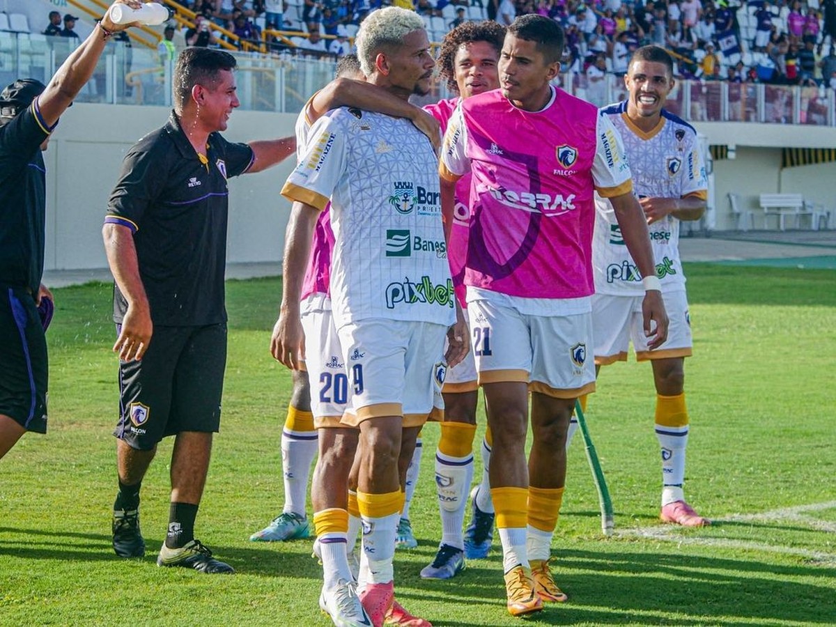 Neto lamenta empate, mas celebra hat-trick pelo Falcon: 