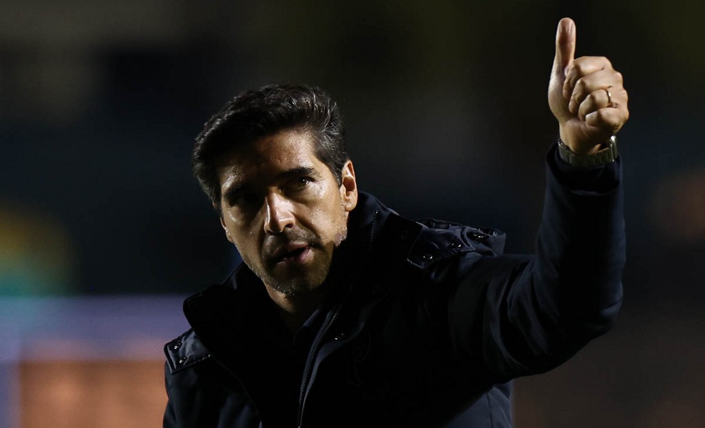 "Deve ser muito chato hoje não torcer para o Palmeiras": Abel rebate críticas sobre desempenho