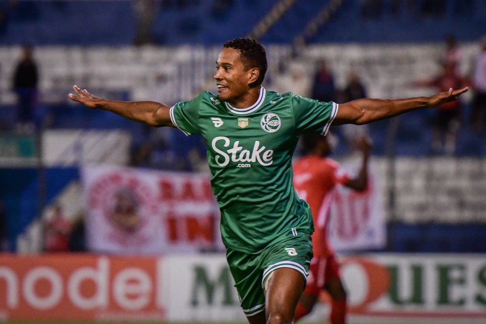 João Lucas comemora gol marcado pelo Juventude diante do Guarany — Foto: Fernando Alves/E.C Juventude