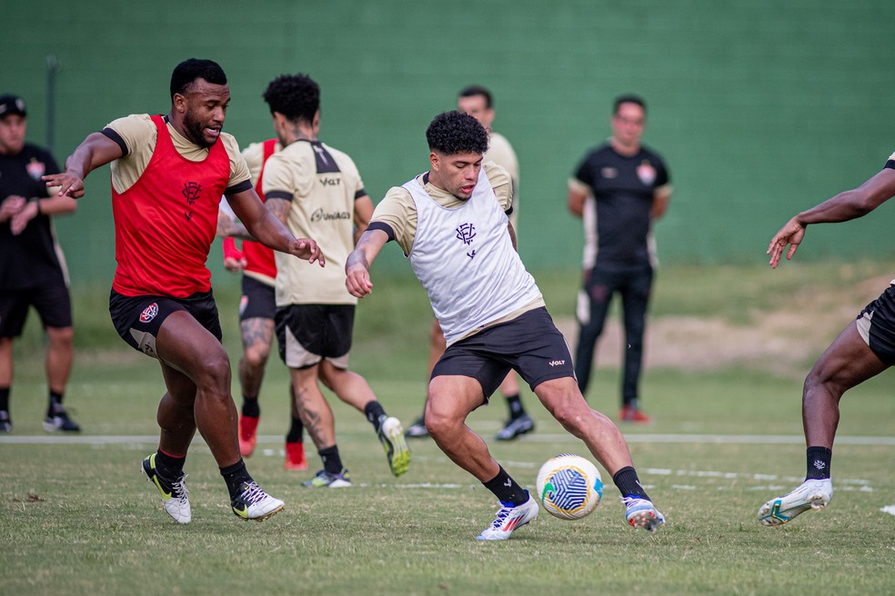 Machado e Luan em treino do Vitória — Foto: Victor Ferreira / EC Vitória