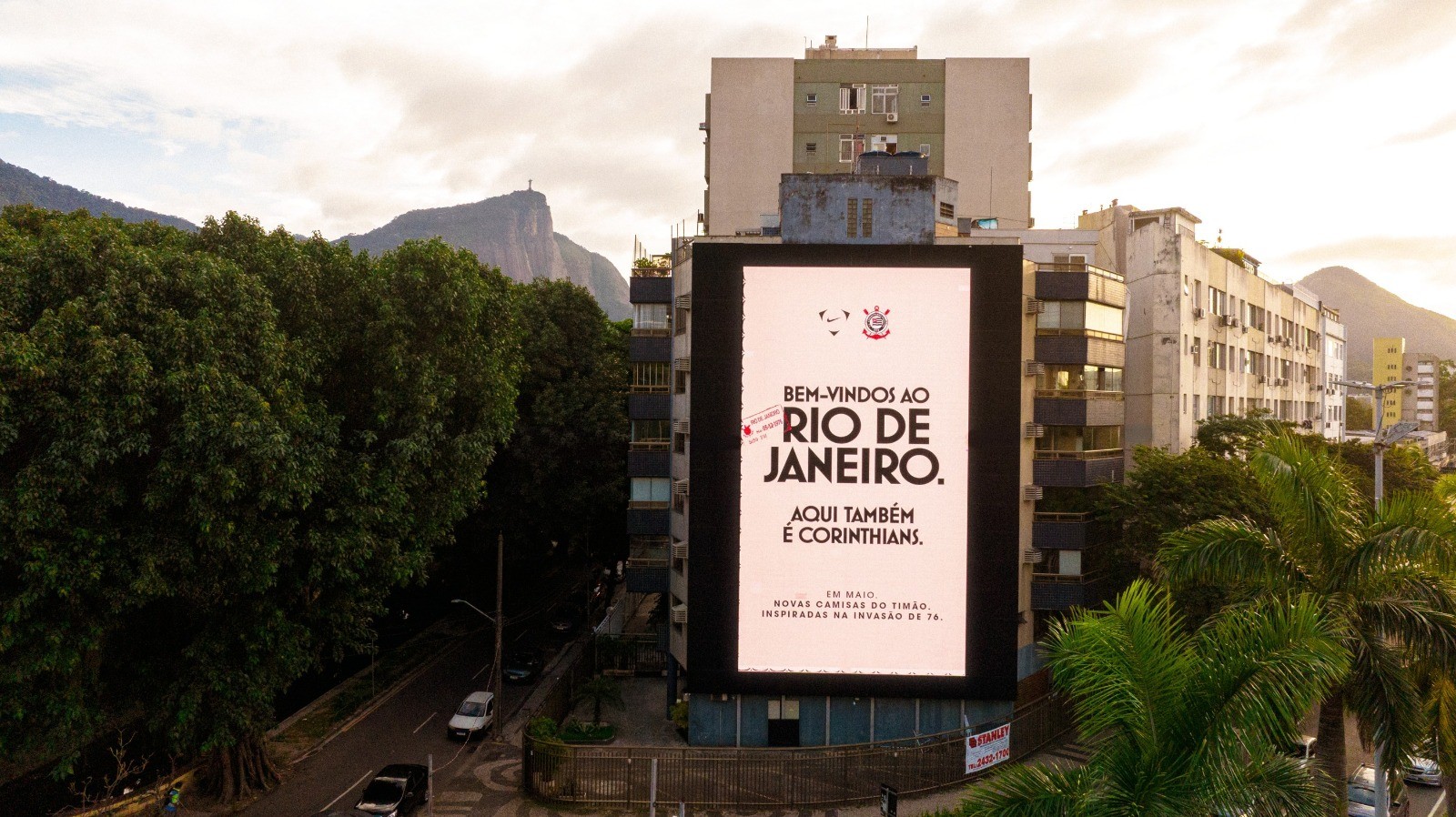 Nike promove grande ação com outdoor no Rio para lançar nova camisa do Corinthians