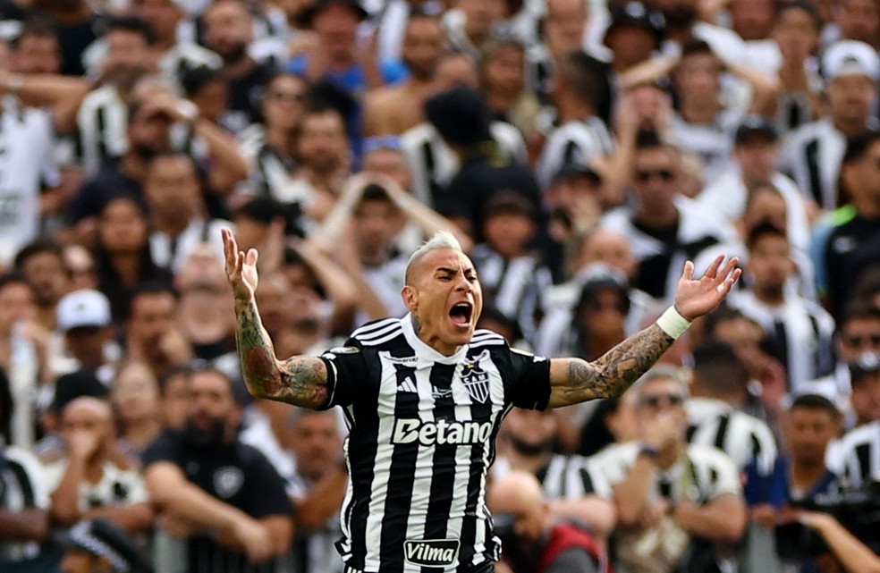 Vargas comemora gol do Atlético-MG contra o Botafogo, na decisão da Libertadores — Foto: Reuters