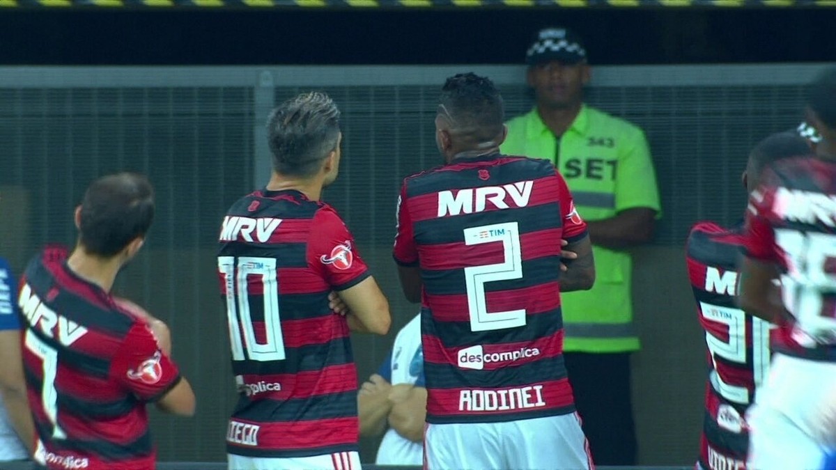 Jejum: Flamengo completa mil dias sem marcar gols em cobranças de falta