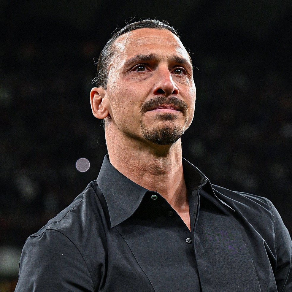 Ibrahimovic se emociona em seu adeus ao futebol — Foto: Instagram AC Milan
