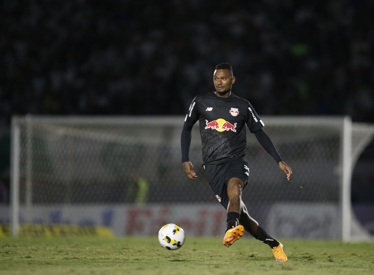 Luan Cândido volta a treinar com elenco do Bragantino e fica à