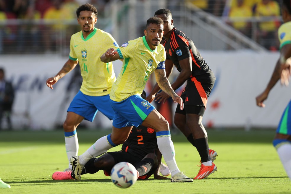 Danilo e Marquinhos em Brasil x Colômbia — Foto: Mark Leech/Offside/Offside via Getty Images