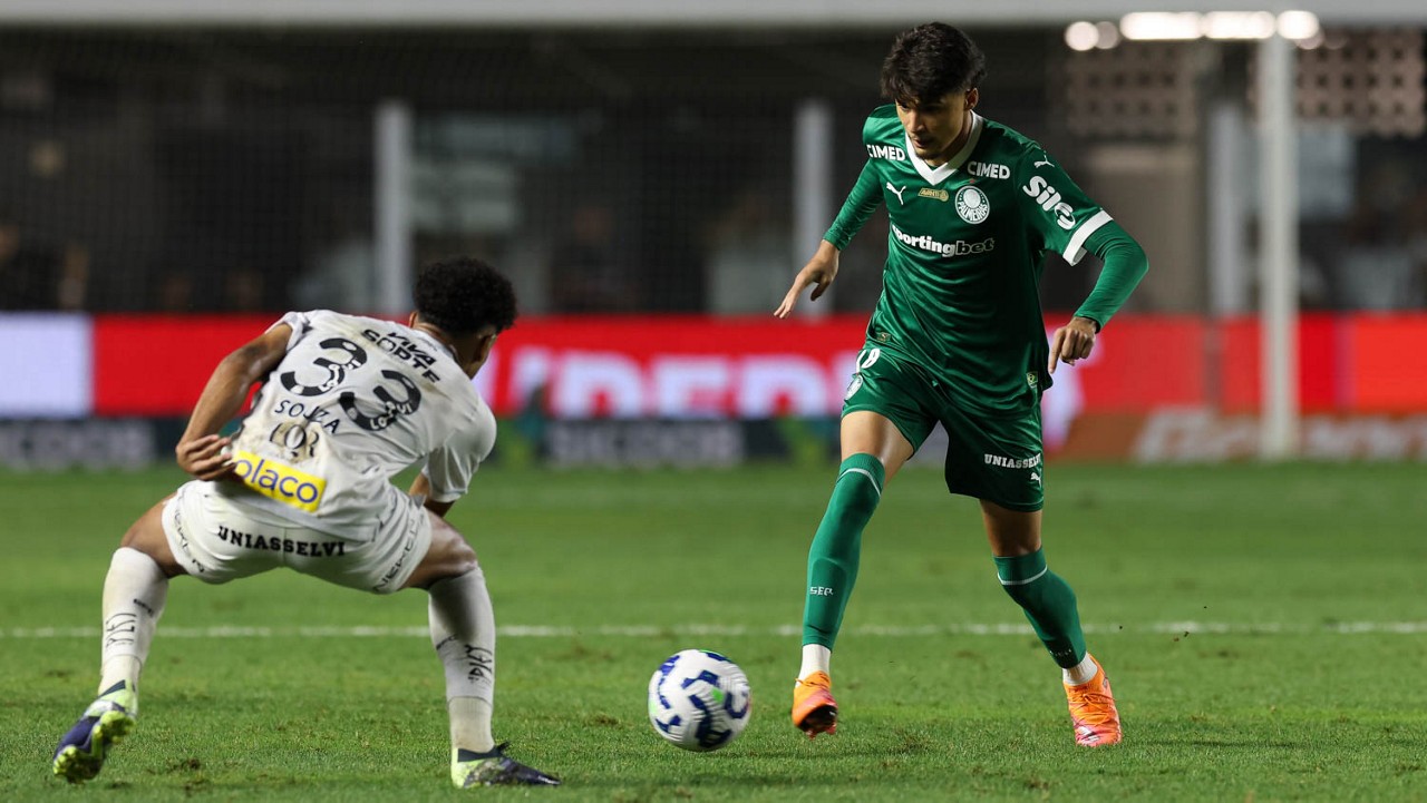 Joia da base do Palmeiras, com nome inspirado em ex-Barcelona, brilha em clássico