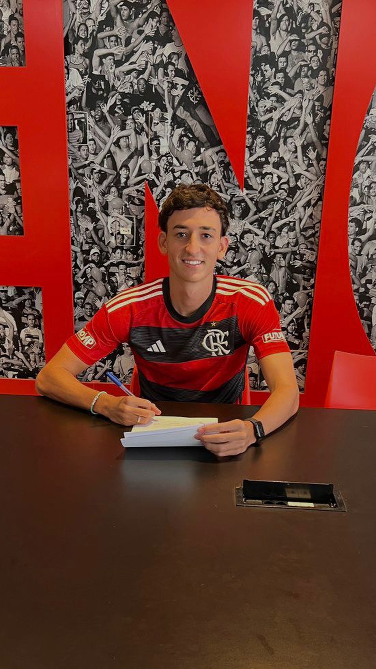 Relacionado para pré-temporada nos EUA, zagueiro Carbone renova contrato com o Flamengo até 2026