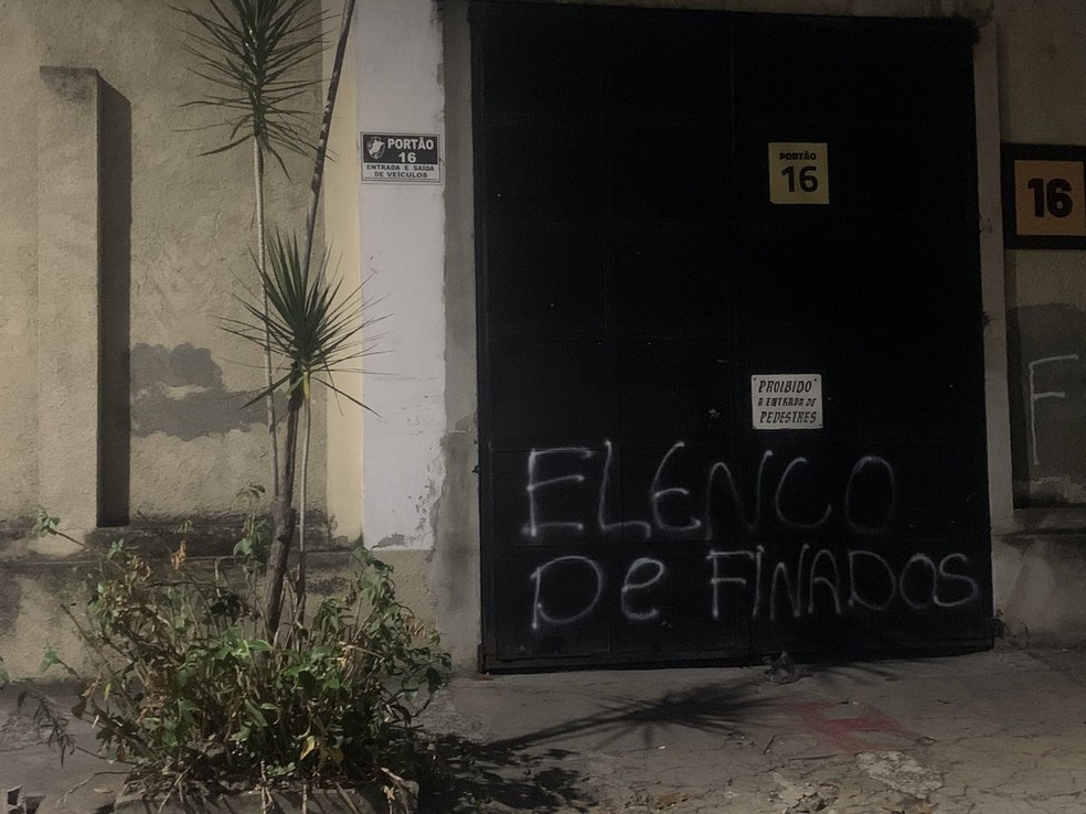 Pichações em São Januário