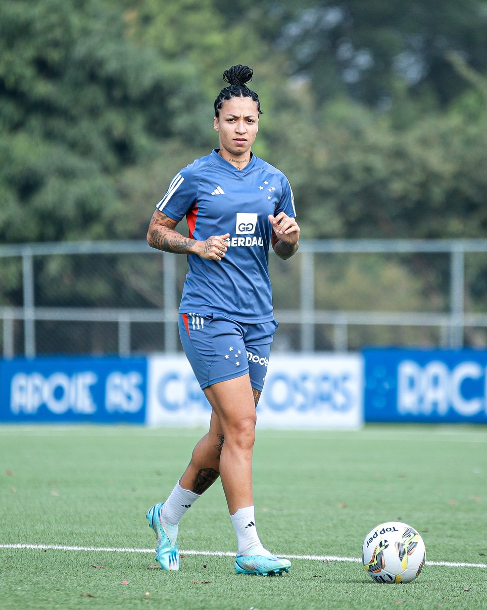 Byanca Brasil volta a treinar com bola — Foto: Gustavo Martins/ Cruzeiro