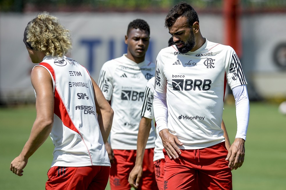 David Luiz, Fabrício Bruno e Matheus França treinando pelo Flamengo — Foto: Marcelo Cortes/Flamengo
