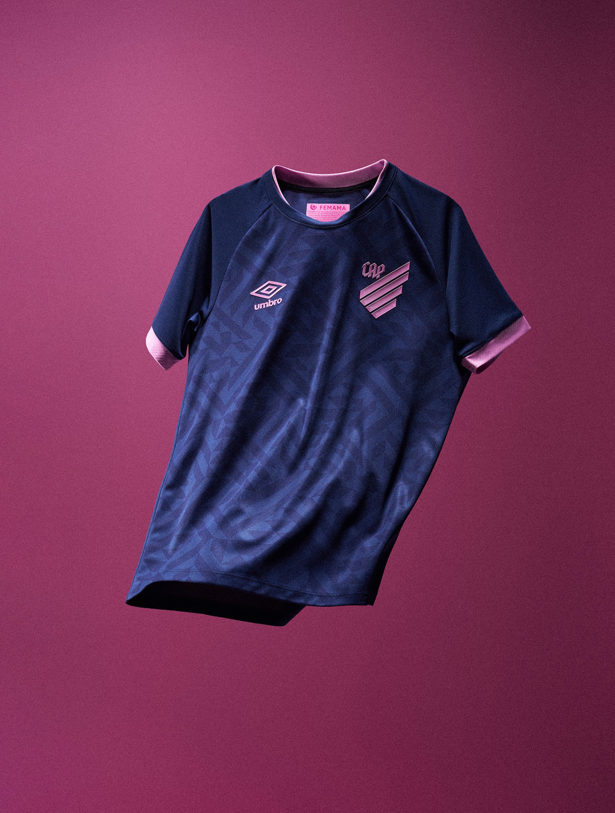 Outubro Rosa: Athletico apresenta camisa especial com referências de anime; confira as imagens