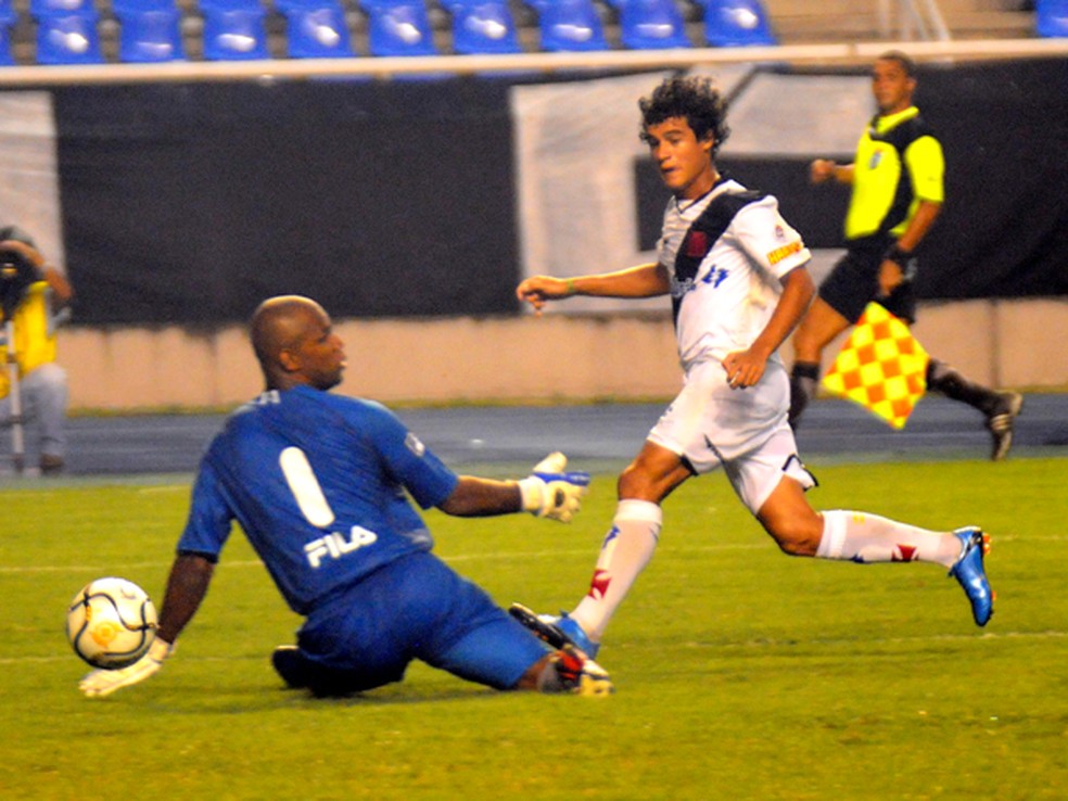 Gol de Philippe Coutinho em Vasco x Botafogo de 2010 — Foto: Marcelo Sadio / CRVG