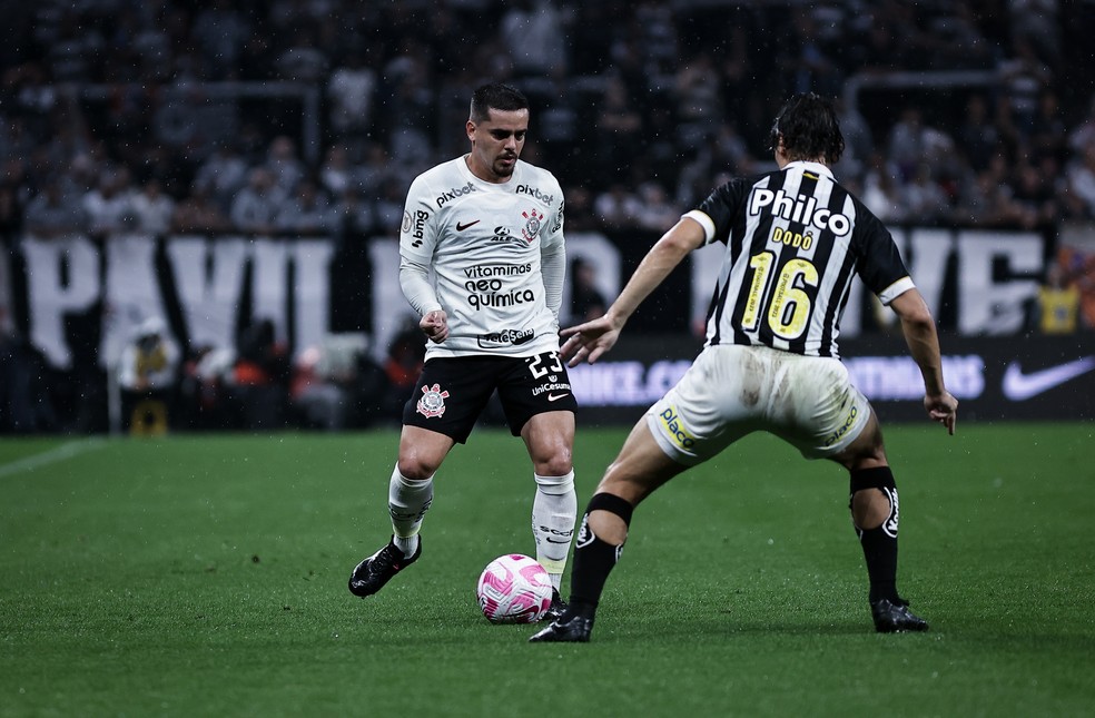 Fagner em Corinthians x Santos — Foto: Fabio Giannelli/AGIF