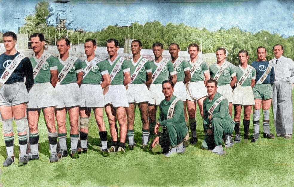 Palmeiras de 1942. Em pé: Oberdan, Echevarrieta, Begliomini, Junqueira, Viladoniga, Waldemar Fiume, Zezé Procópio, Og Moreira, Del Nero, Lima, Claudio, Clodô; Agachados: Claudio Cardoso e Del Debbio — Foto: Divulgação/Palmeiras