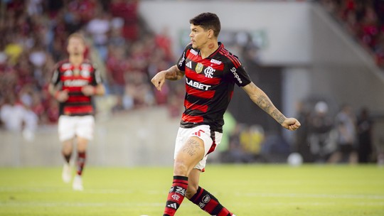 Entenda por que o Flamengo negociou Viña e como Filipe Luís planeja a lateral esquerda