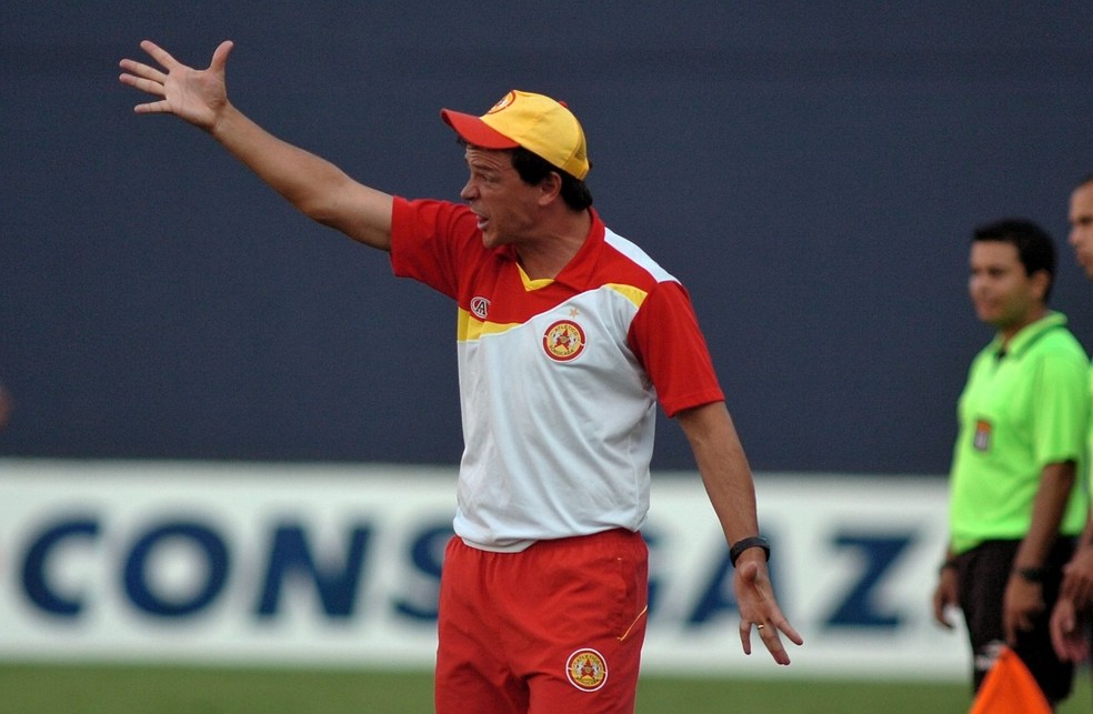 Fernando Diniz, técnico na passagem pelo Atlético Sorocaba — Foto: Erick Pinheiro/Jornal Cruzeiro do Sul