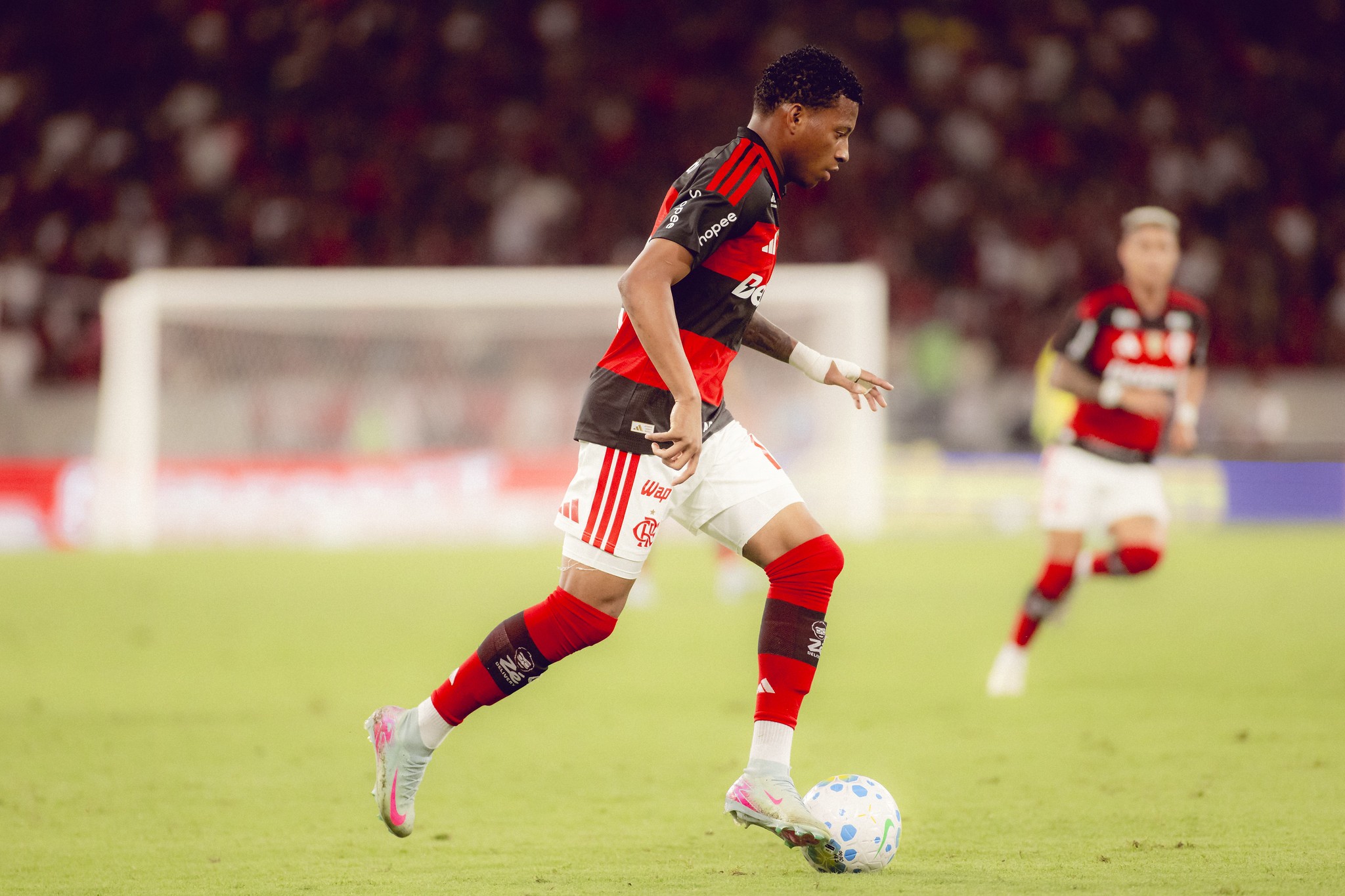 Jogadores do Flamengo vibram com "volta inesperada" de Plata depois da reviravolta na Rússia