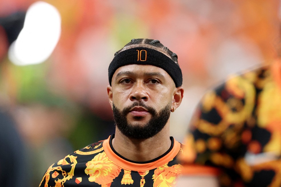 Memphis no aquecimento para Holanda X Suécia — Foto: Reuters