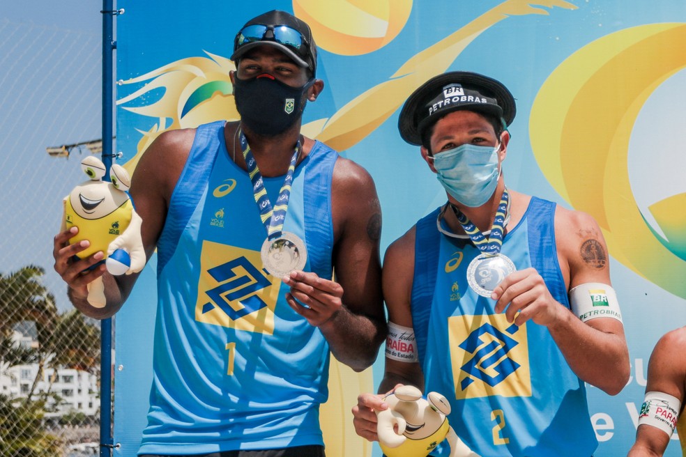 Vôlei de praia: Duplas brasileiras se recuperam e vencem seus jogos nos  Jogos Olímpicos de Tóquio - ISTOÉ Independente