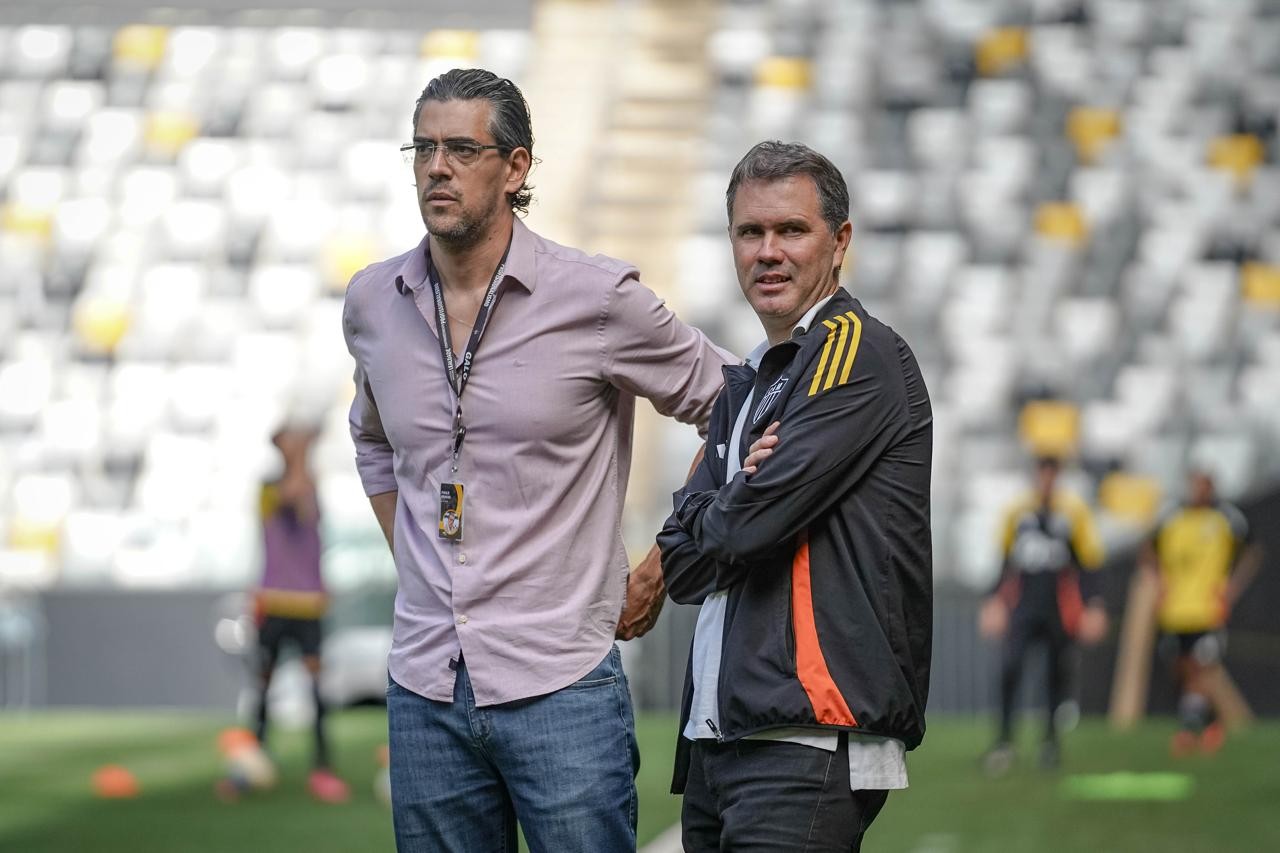 Executivo do Atlético-MG explica renovações com destaques da base