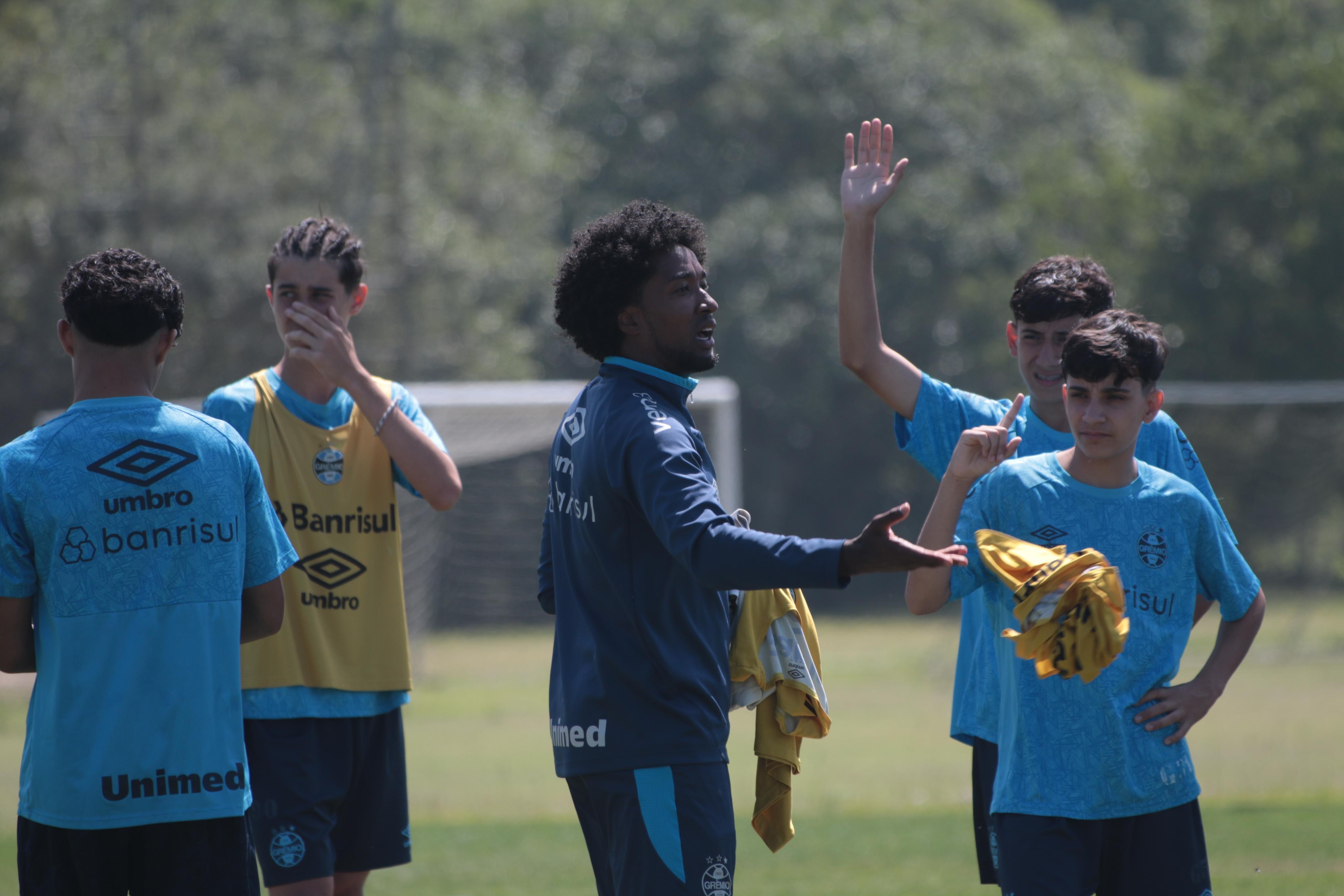 Ex-jogador revela motivos para aposentadoria precoce no futebol brasileiro