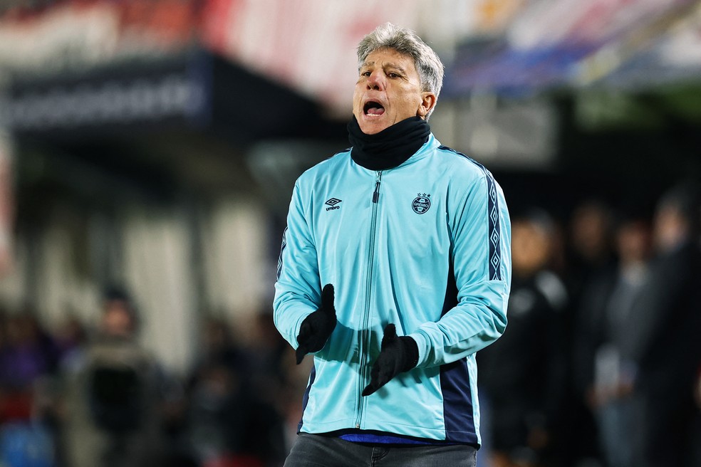 Renato Gaúcho em Estudiantes x Grêmio pela Libertadores — Foto: ALEJANDRO PAGNI / AFP