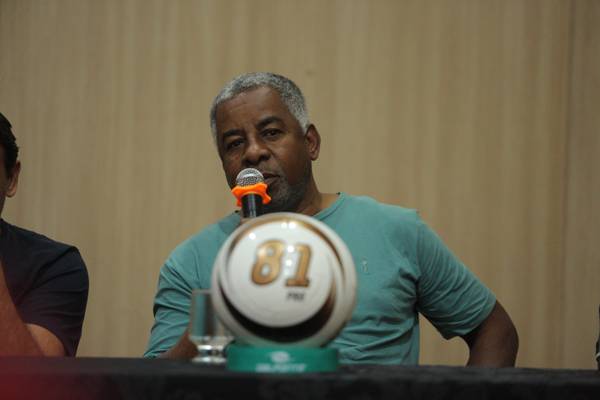 Andrade diz que briga entre Gerson e Varela, no Flamengo, tinha que acontecer para expor grupo