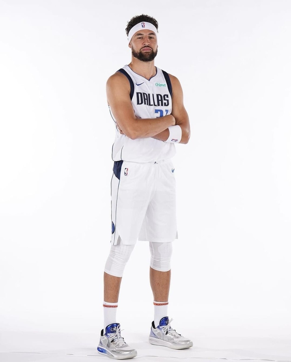 Klay Thompson aparece com a camisa do Mavericks pela primeira vez em media day da franquia — Foto: Reprodução/Instagram