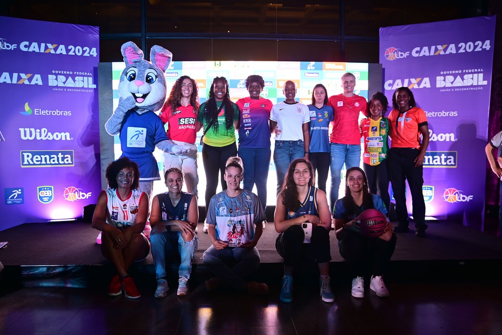 Jogadoras das 11 equipes da LBF