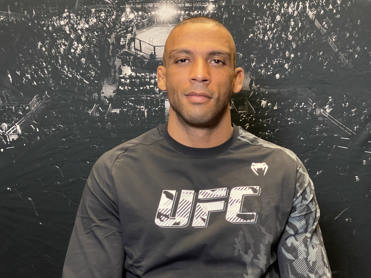 Edson Barboza comemora terceira luta principal no UFC: 