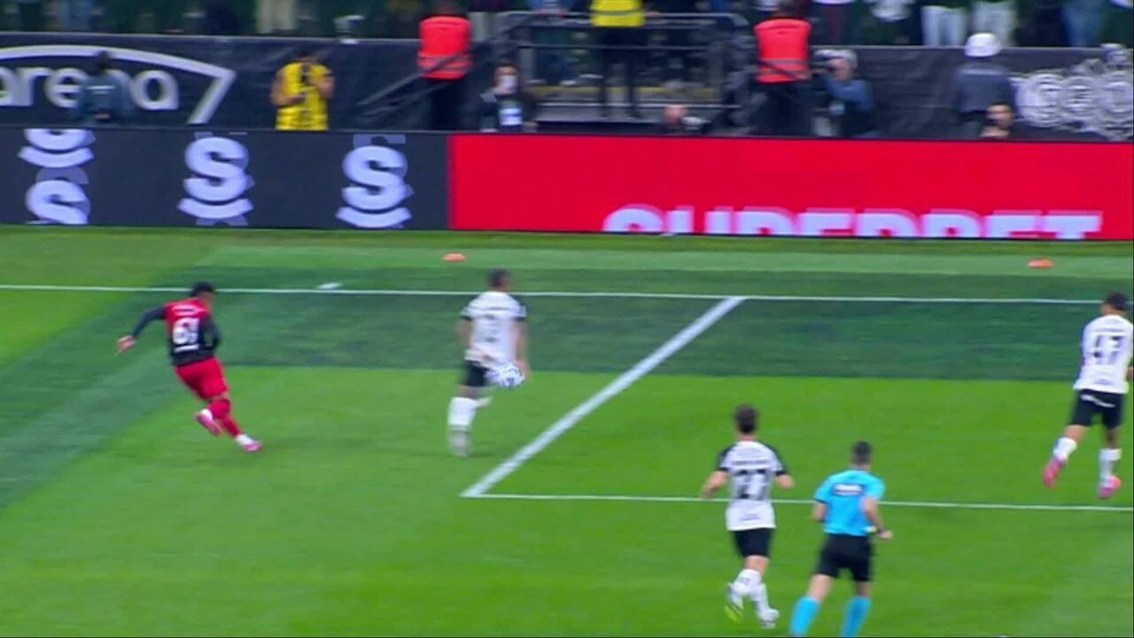 Voz da arbitragem analisa pênalti contra o Corinthians, situação permanece inconclusiva