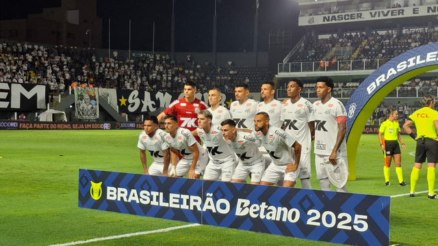 Time posado do Santos em jogo contra o Bragantino