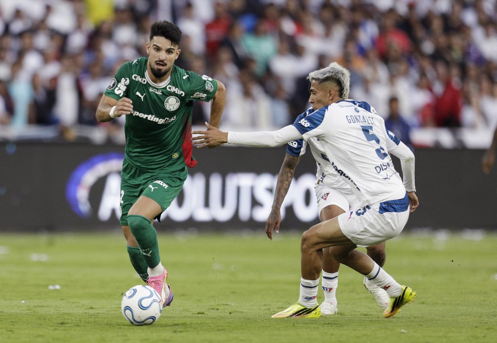 Flaco López em LDU x Palmeiras — Foto: Cristina Vega / Reuters