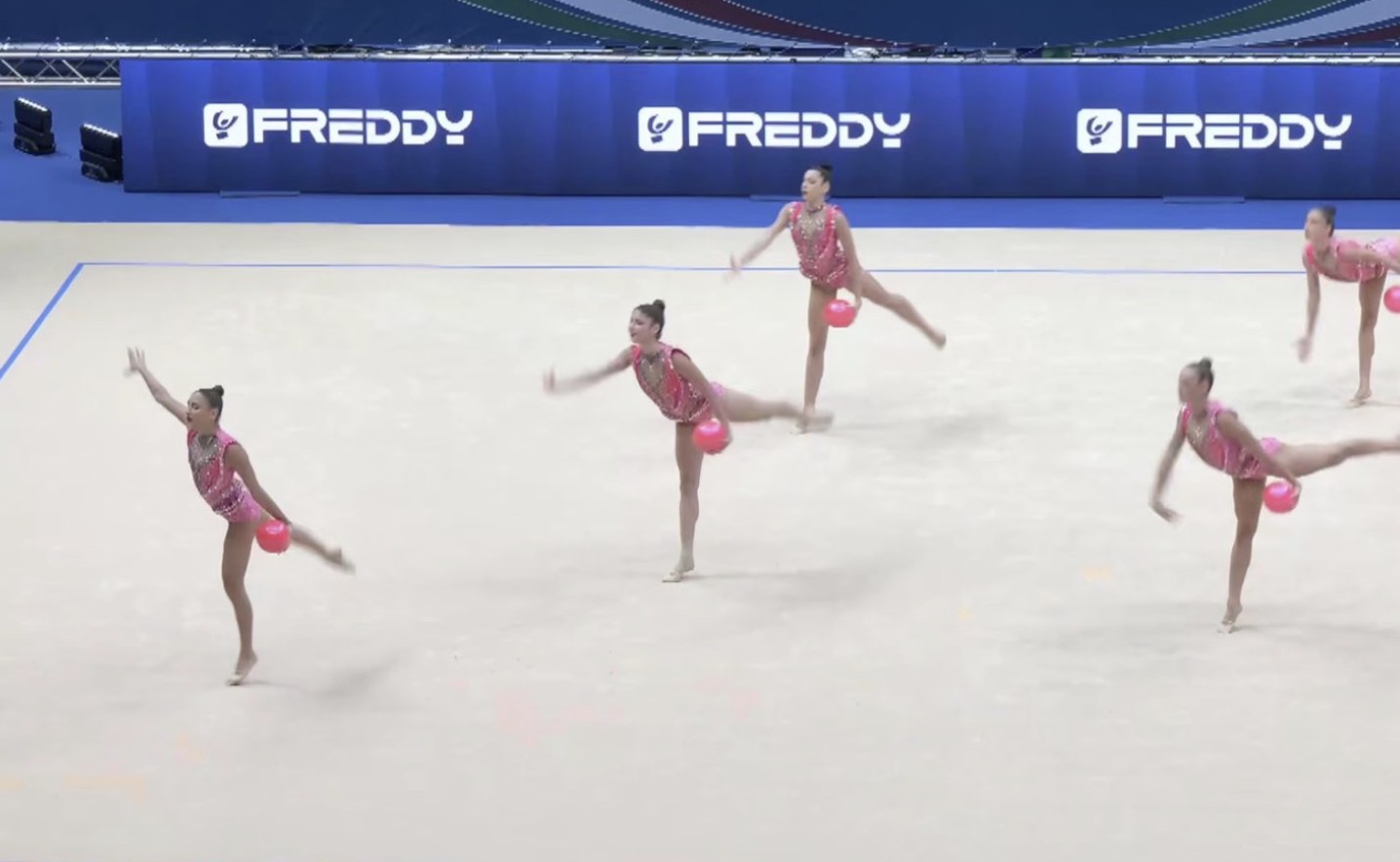 Brasil brilha nas cinco bolas e vai à final da Copa do Mundo de ginástica rítmica em Milão