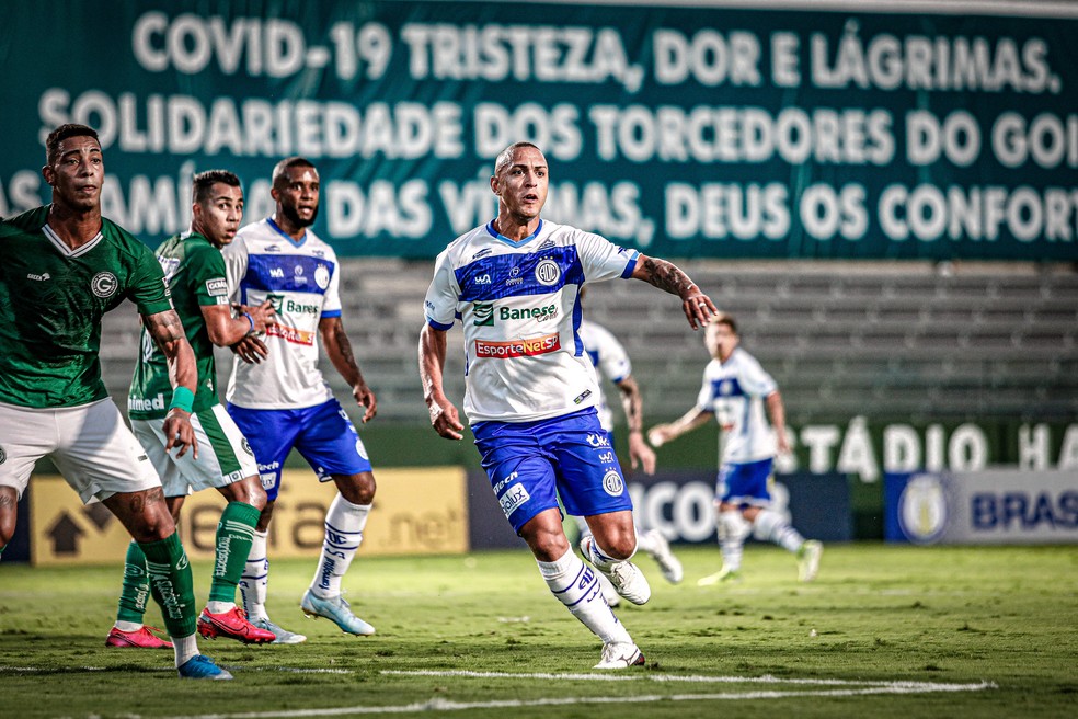 Jogadores do Bahia analisam a derrota e reclamam da arbitragem no