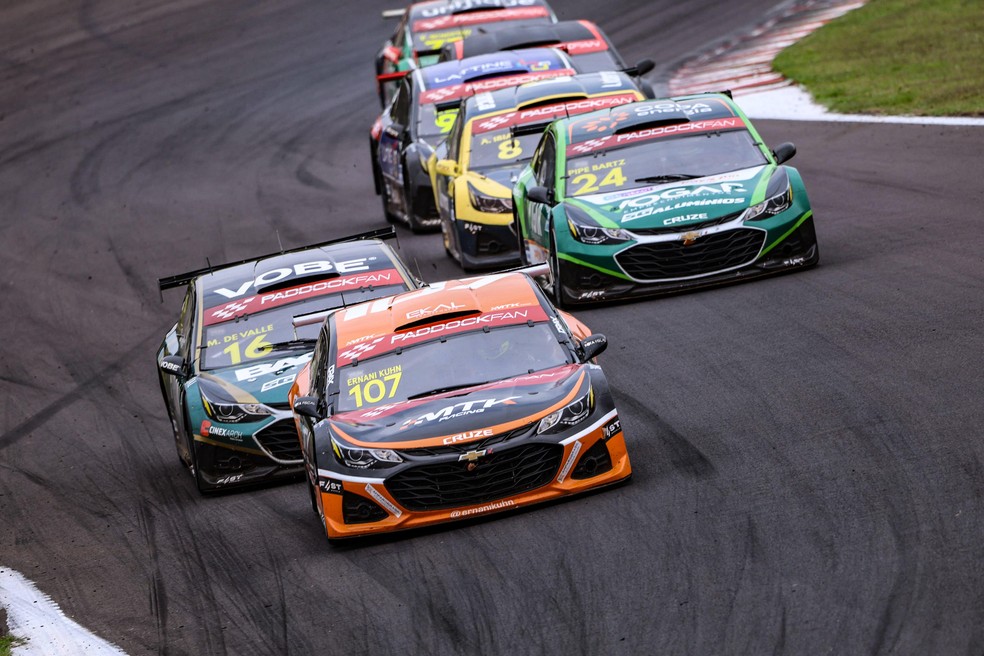 Ernani Khun com o carro 107 — Foto: Assessoria