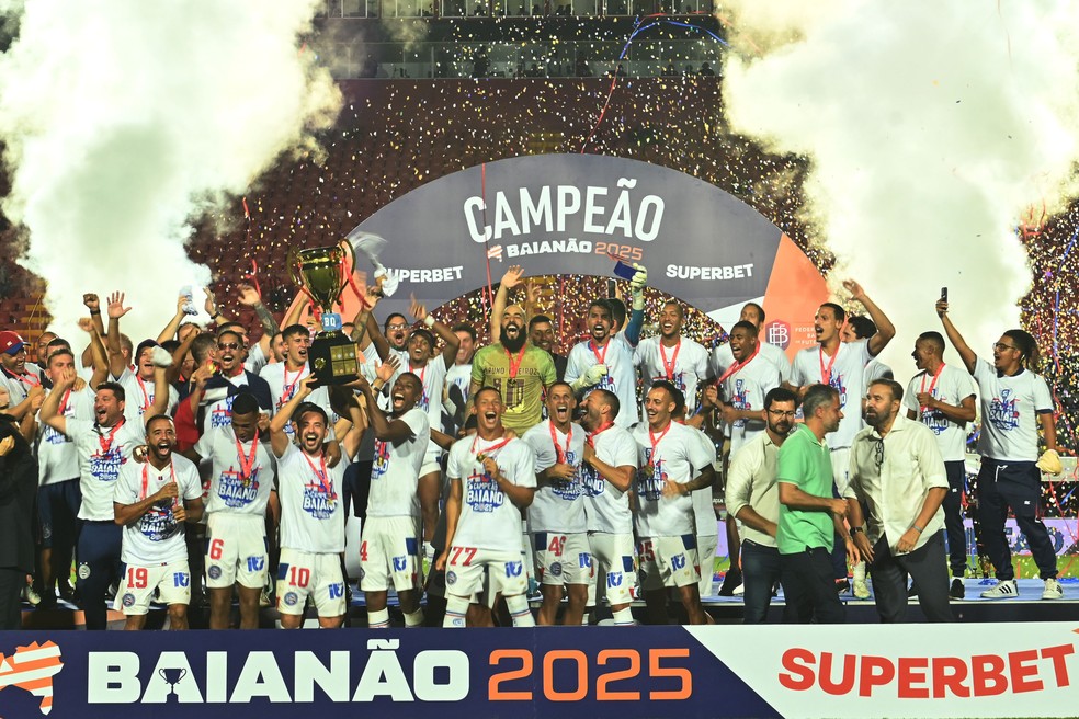 Jogadores do Bahia comemoram título baiano — Foto: Jhony Pinho/AGIF