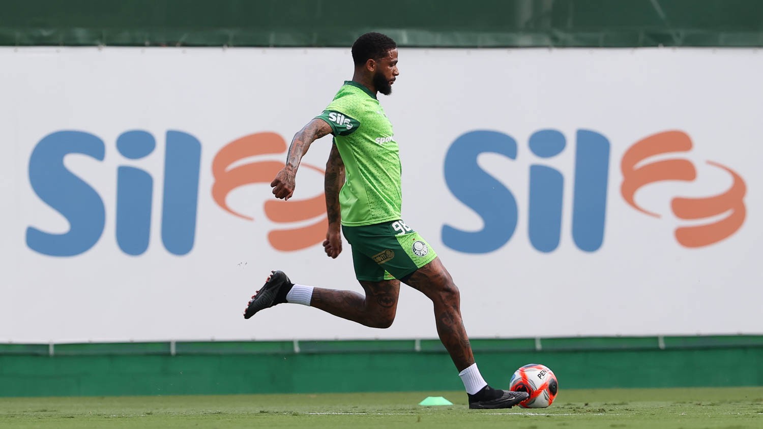 Primeiro Treino de Micael pelo Palmeiras; Felipe Anderson Próximo do Retorno.